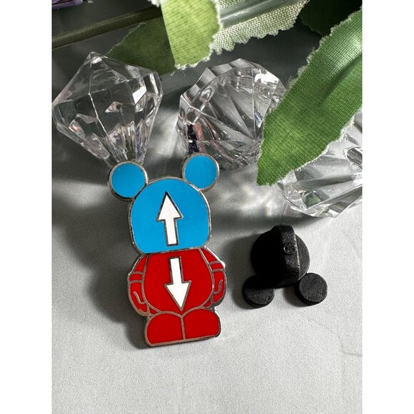Disney Mickey Mouse Trading Pin Vinylmation This Way Brooch Lapel Pin Badge - Picture 2 of 8